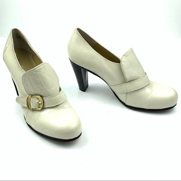 Bcbgmaxazira Womens heels size 8 38.5 cream leather pilgrim vintage buckle 90s - Picture 1 of 14